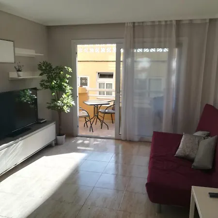 Los Cristianos 200m From Beach Wifi شقة *